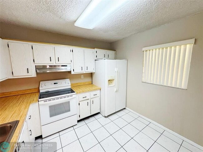 Building Photo - 1820 N Lauderdale Ave