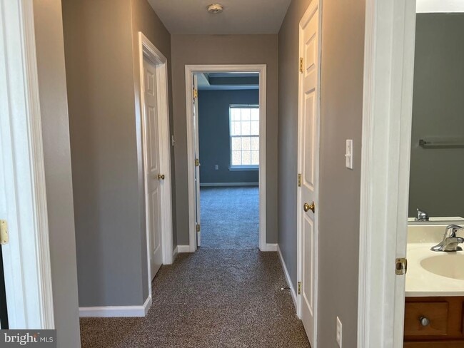 Building Photo - 206 Brook Meadow Dr