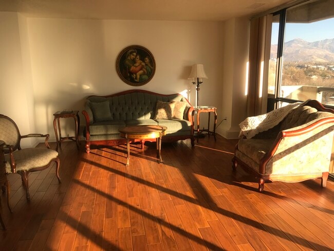 Living Room - 560 E South Temple
