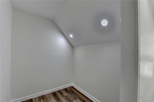 Building Photo - 1530 Plunketts Rd