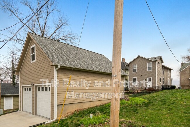 Building Photo - 818 S Esplanade St