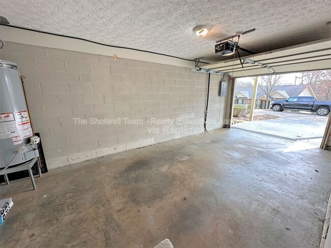 Building Photo - 819 Calypso Way