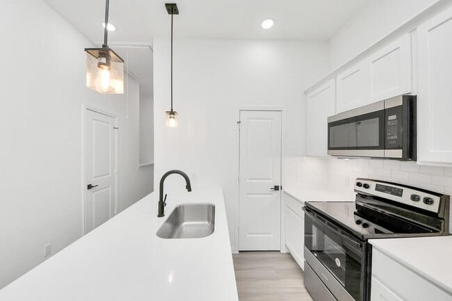 Building Photo - 5103 Mallow St