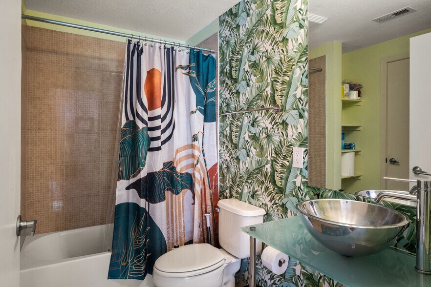 Building Photo - 3033 Blake St