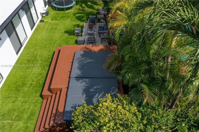 Building Photo - 1320 N Biscayne Point Rd