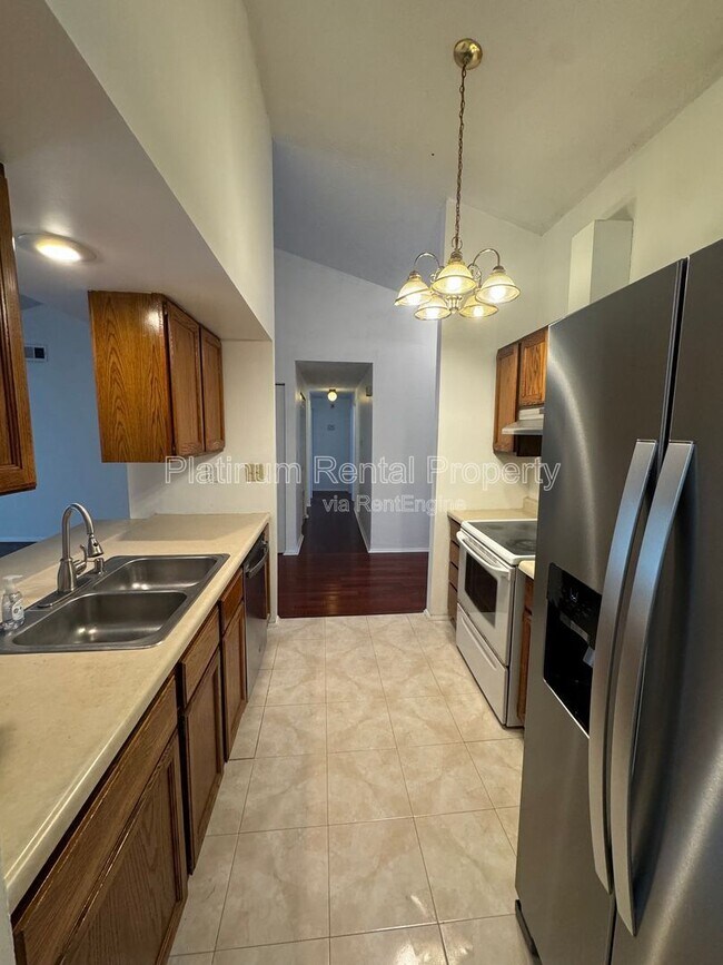 Building Photo - 1295 Taylor Oaks Dr