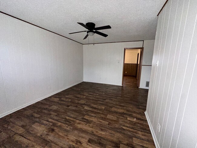 Building Photo - Bundrant Apartments