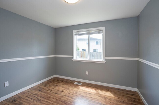 Building Photo - Exquisite 3-bedroom, 2-full bath Home in Puyallup