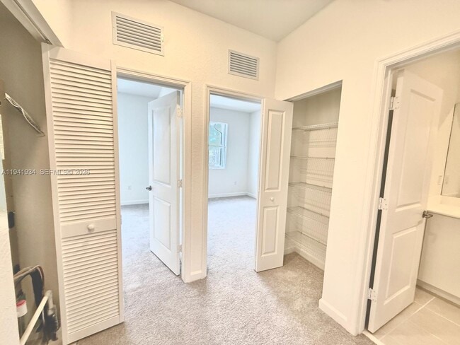 Building Photo - 234 SE 10th St