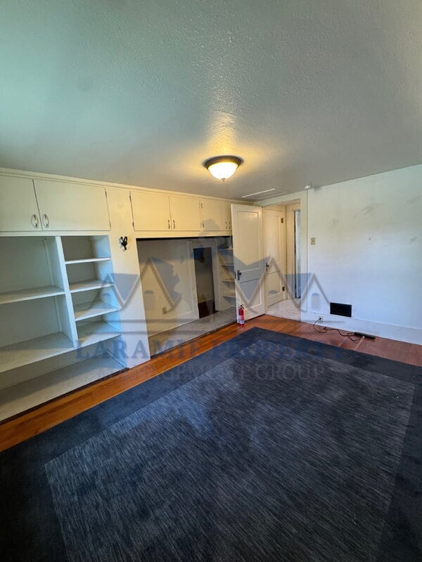 Building Photo - 1011 E Gibbon St