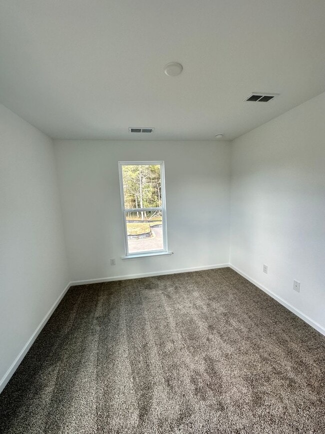 Building Photo - 2BR/3BA End Unit Townhome in Pringle Towns