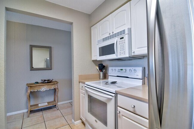 Building Photo - 900 Cove Cay Dr