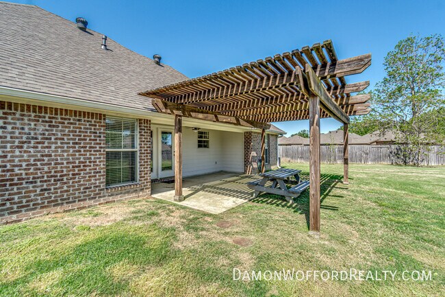 Building Photo - 117 Windy Hollow
