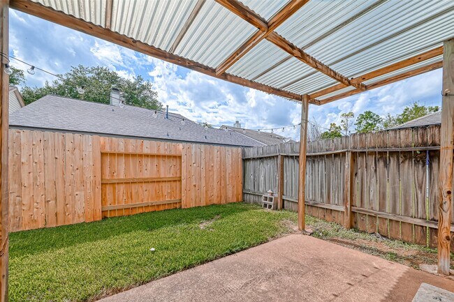 Building Photo - 2102 Creekshire Dr