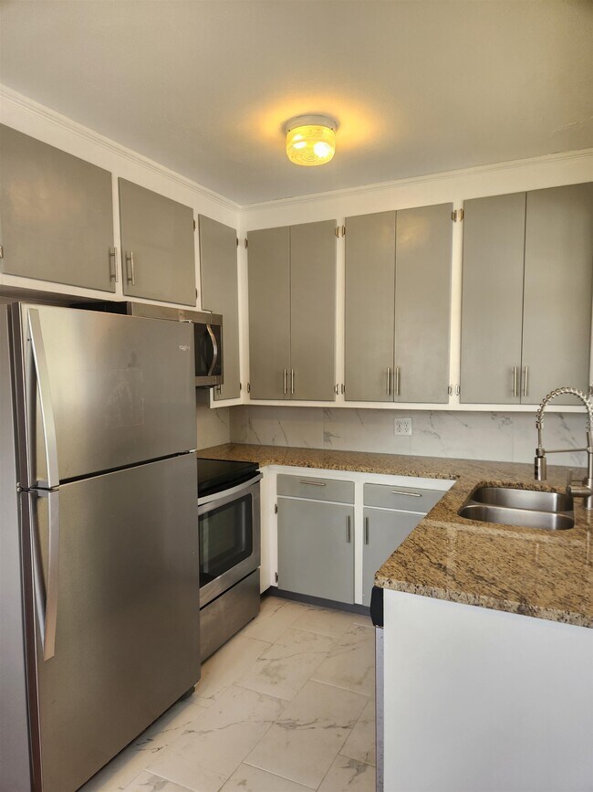 Building Photo - 55 Riberia St