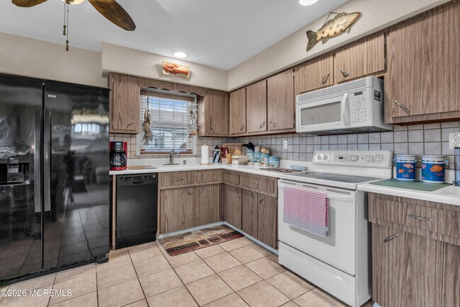 Building Photo - 126 Royal Dr