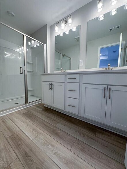 Building Photo - 483 Crown Dr