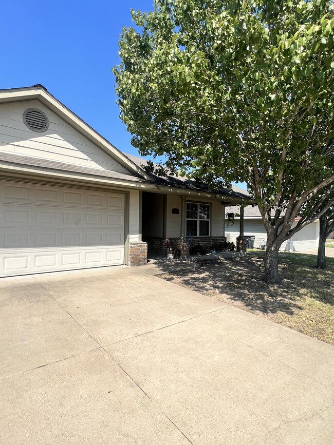 Building Photo - 3933 Tranquil Path Dr