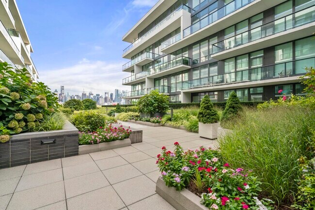 Building Photo - 1200 AVENUE AT Port