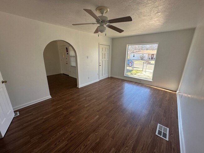 Building Photo - 1103 S 15th St