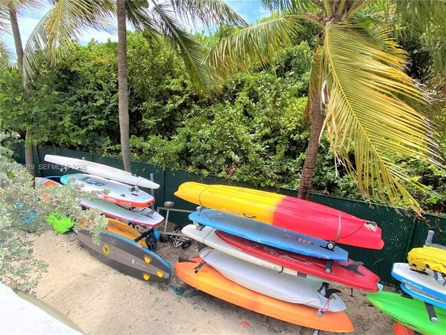 Building Photo - 1121 Crandon Blvd