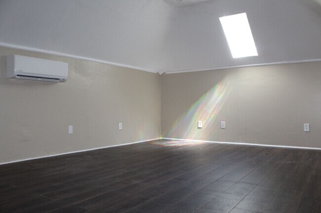 Building Photo - 420 Hunters Creek Dr
