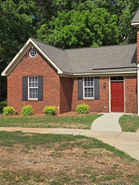 Building Photo - 1868 Arbors Dr