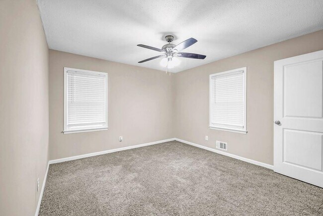 Building Photo - 245 Bromack Dr SE