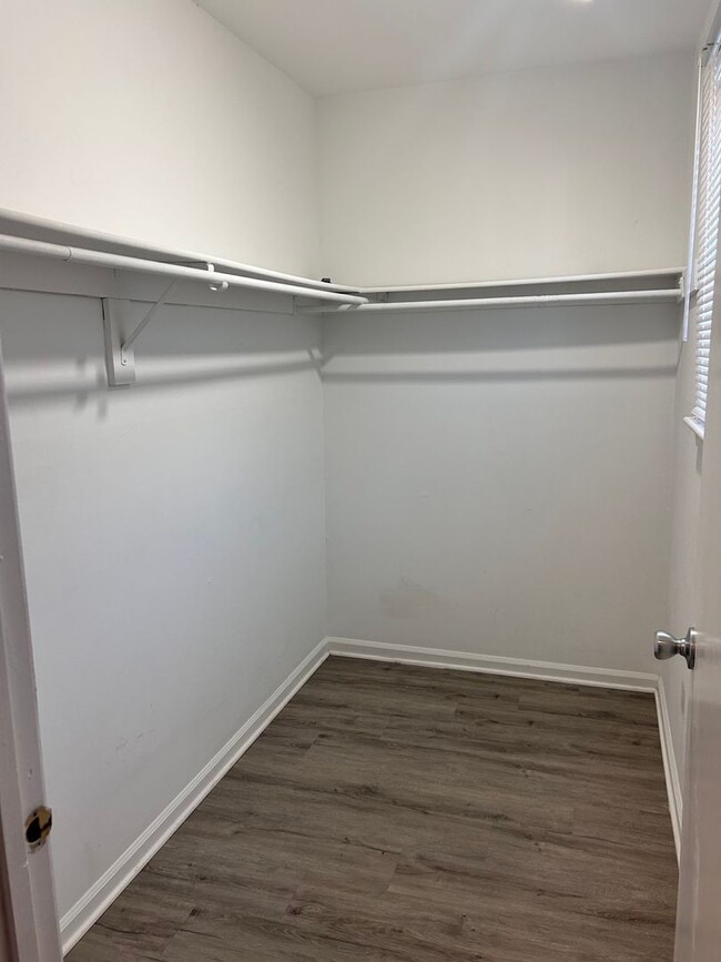 Building Photo - 2 bed 2 bath Townhouse in Woodmill