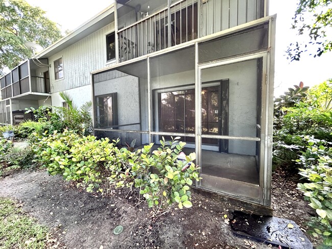 Building Photo - 2535 SW 22nd Ave
