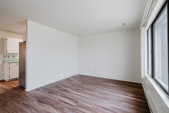 Building Photo - 3123 N Truwood Dr