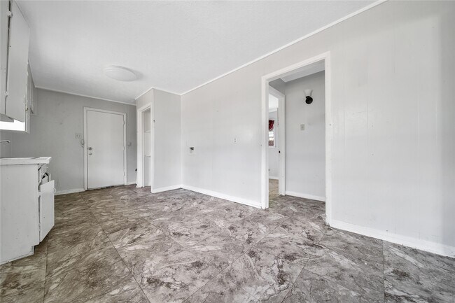 Building Photo - 2310 Kabee St