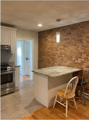 Building Photo - 800 E 3rd St