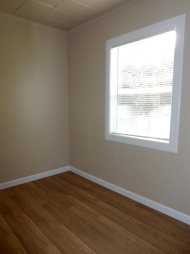 Building Photo - 1458 E Cleveland St