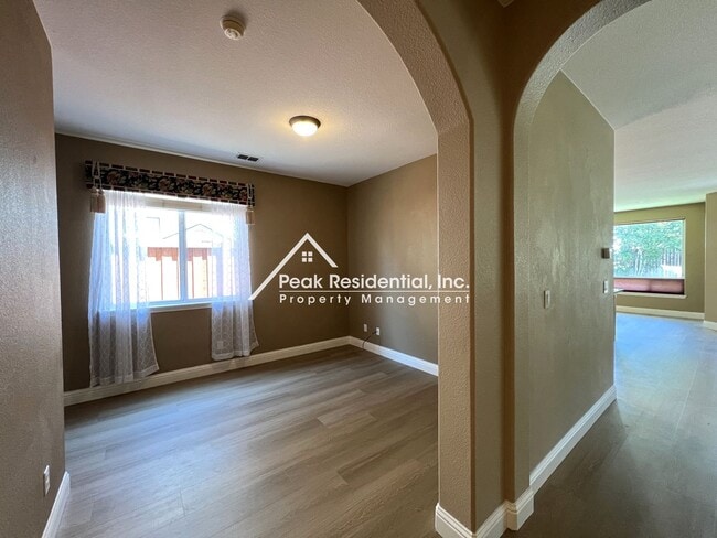 Building Photo - Beautiful 3bd/2.5ba Elk Grove Home