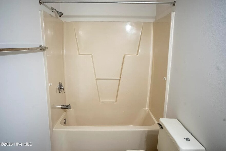 Building Photo - 137 Lullwater Dr