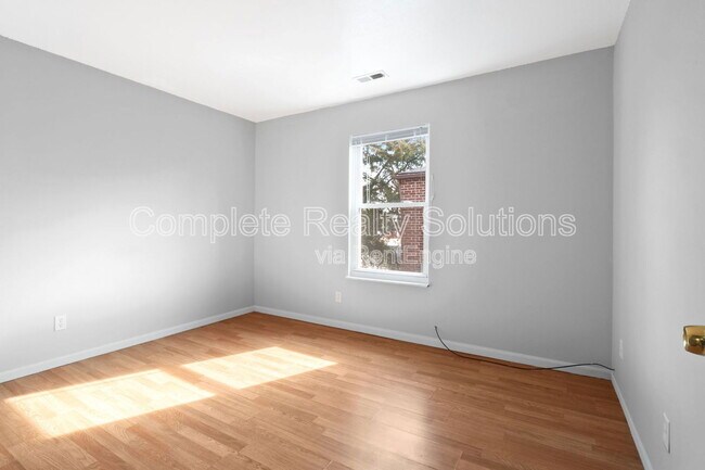 Building Photo - 333 Mt Everest Dr