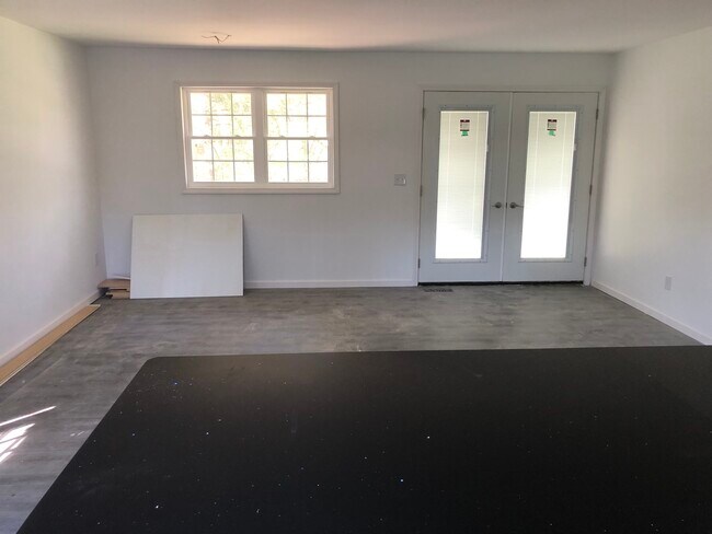 Building Photo - 9 Arbor Dr