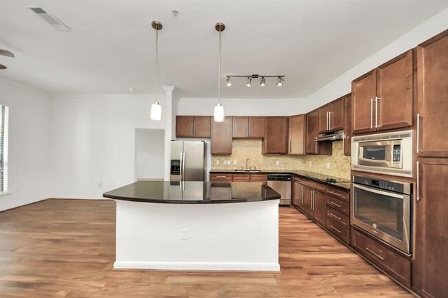 Building Photo - 6363 San Felipe St