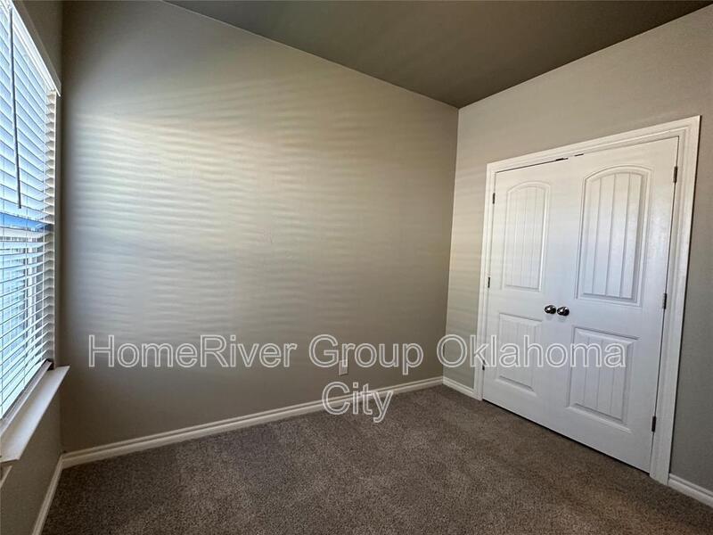 Building Photo - 923 SW 92nd St