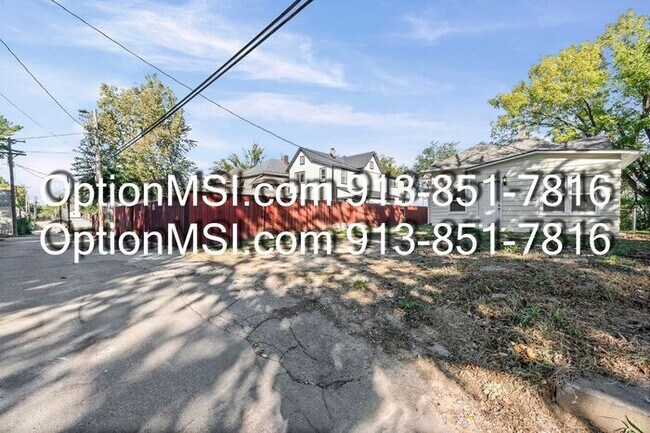 Building Photo - Newly Remodeled 3-Bedroom Home in Kansas C...