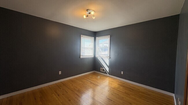 Building Photo - 86 Notre Dame Ave