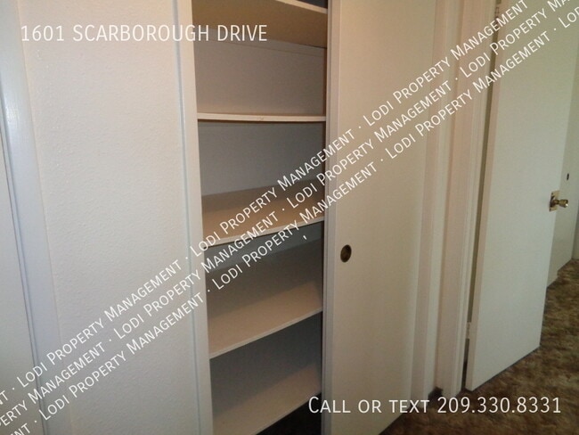 Building Photo - 1601 Scarborough Dr