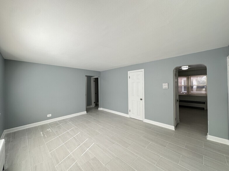 Building Photo - 6721 N California Ave