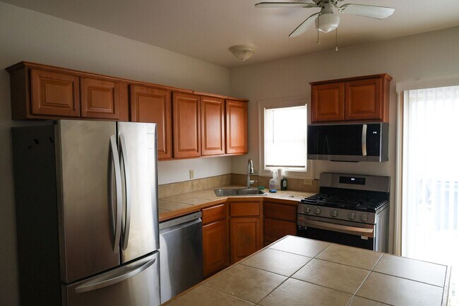 Primary Photo - Lovely 4Br 2Bath with In-Unit Washer/Dryer