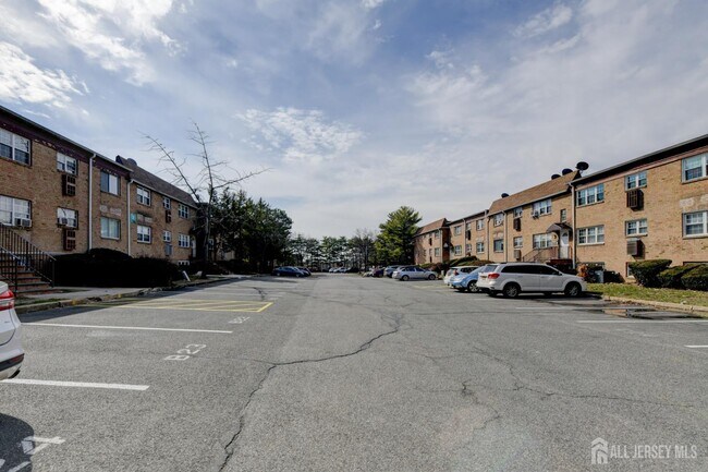 Building Photo - 6 College Dr