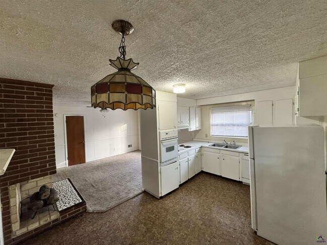 Building Photo - 501 Pinecrest Rd