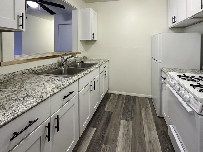 3245 Oakland Unit 205-Remodeled Kitchen - 3245 N Oakland