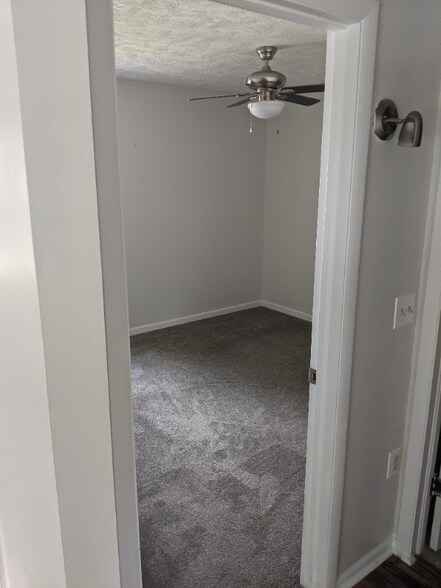 Building Photo - 1077 Davey Ave