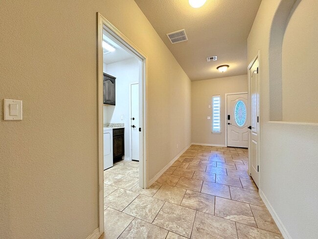 Building Photo - West El Paso 4 bed Refrig A/C